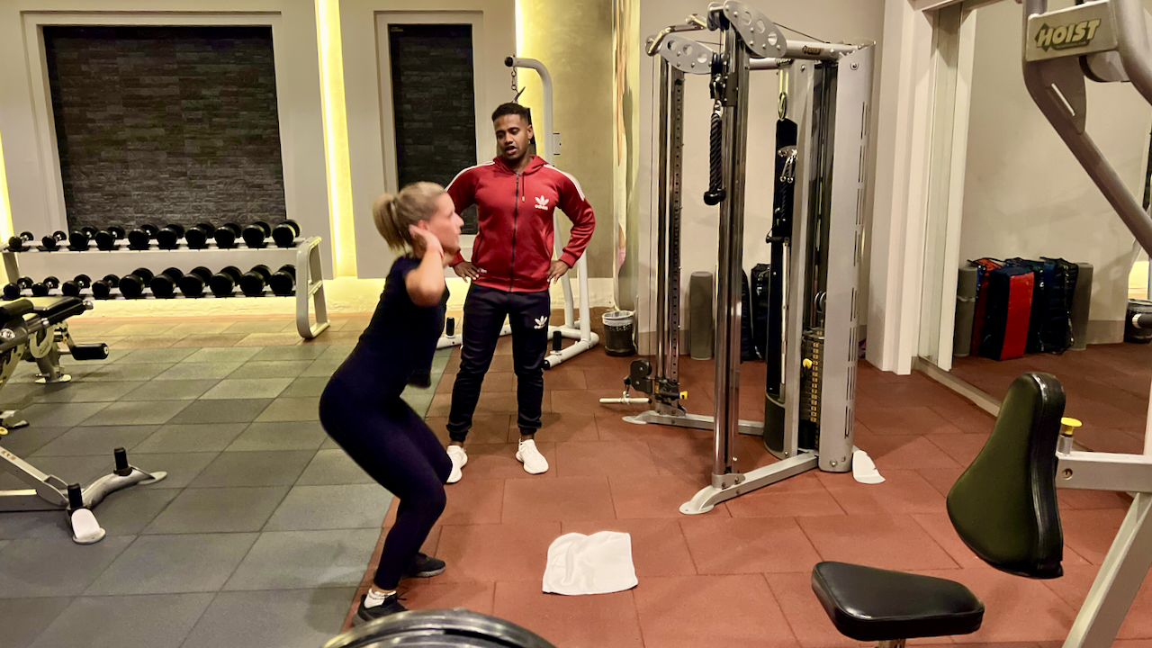 Auf Wunsch kannst du vor Ort auch mit dem anspruchsvollen Fitness Coach Mohamed trainieren – ohne Aufpreis. Foto: Sascha Tegtmeyer Mövenpick Resort Soma Bay Erfahrungen Bewertungen Erfahrungsbericht Reisebericht
