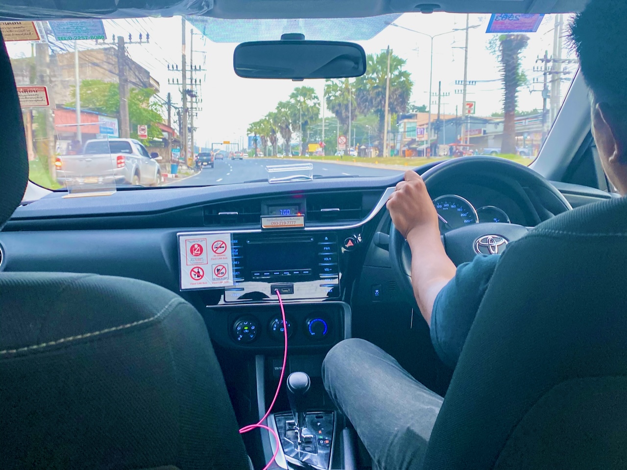I had good experiences traveling to Phuket by taxi - I drove to Phuket from Khao Lak and from Krabi. It was super quick, convenient and comparatively cheap. Photo: Sascha Tegtmeyer