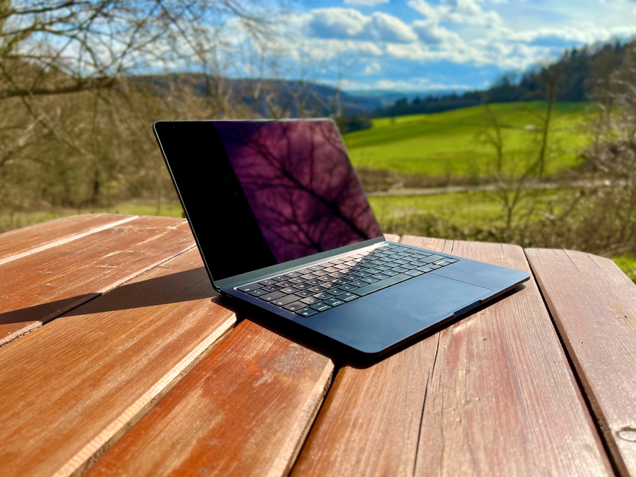 Working on the go with MacBook, iPhone and iPad – seamless workflows in the outdoor office?