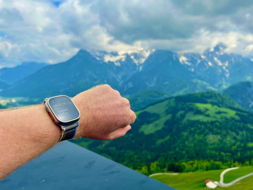 Apple Watch Hiking Test Experiences Basically, hiking is what you make of it. It's even more fun if you use a smartwatch to record your activities or for navigation. I was with the Apple Watch hike. As a smartwatch, is it suitable for all outdoor situations? i tried it for you