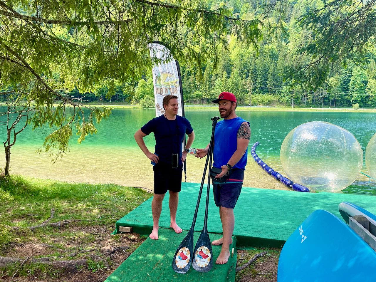 SUP fans talking shop: Danny Bulthé, owner of SUP'n Fun and Sascha Tegtmeyer from Just Wanderlust. SUP on the Pillersee Experience report Stand Up Paddling