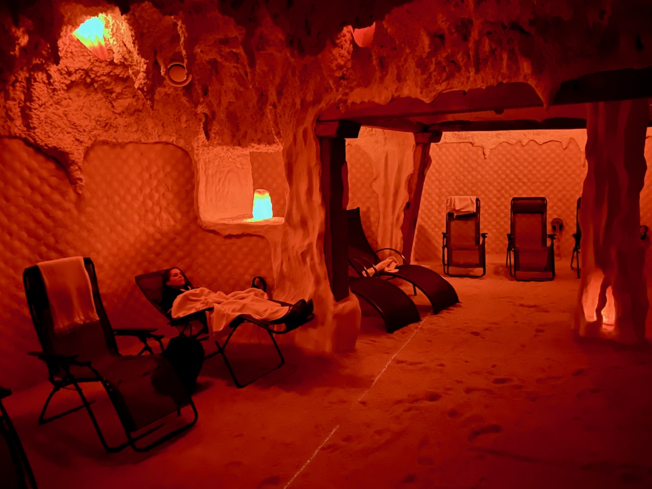 Dans la grotte de sel, vous pouvez respirer facilement pendant environ une heure. Carnet de voyage Fieberbrunn Pillerseetal expériences conseils curiosités activités