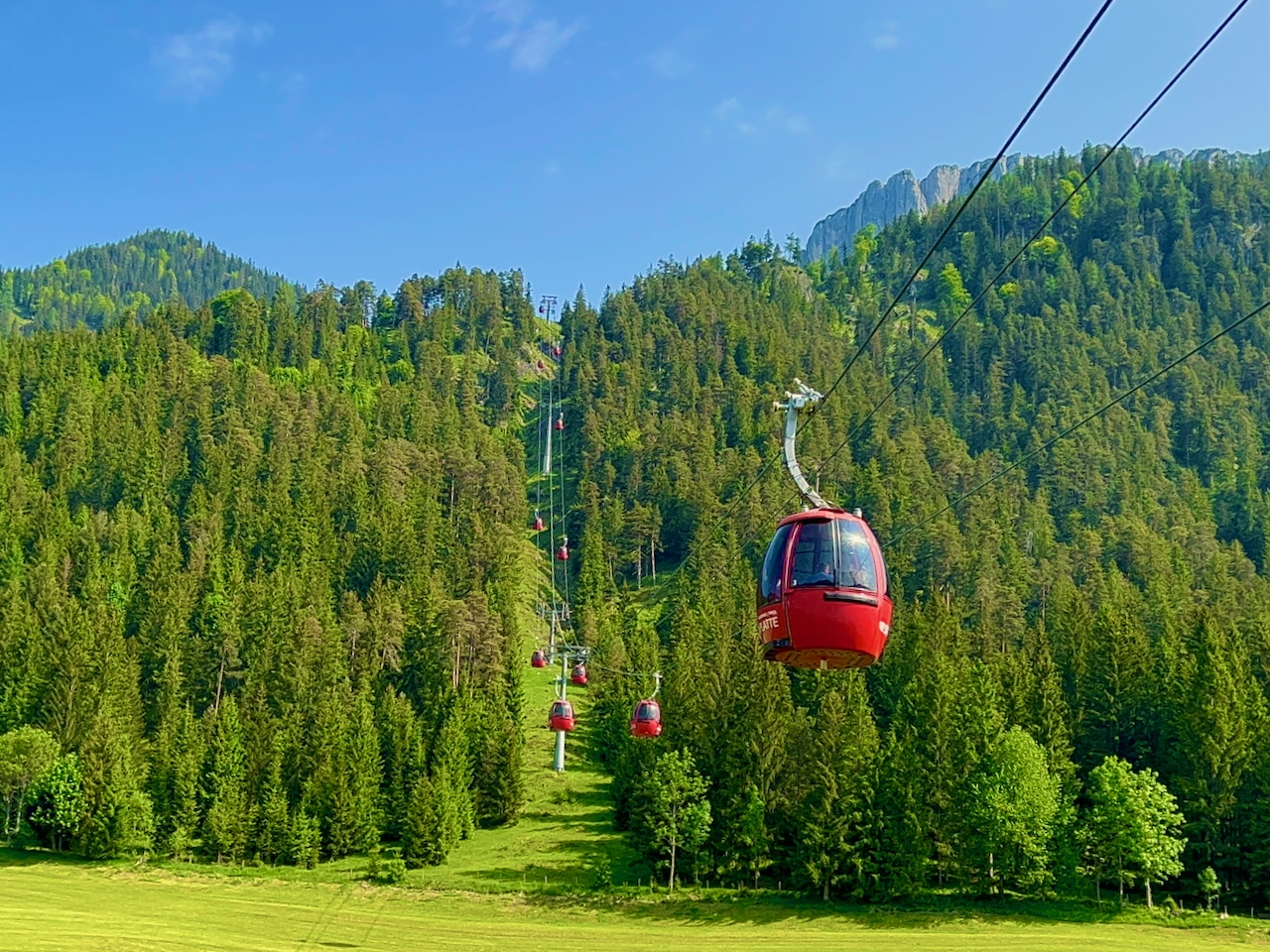 The mountain railway from Waidring to Steinplatte takes you from Waidring to the 1869 meter high Steinplatte, which lies on the border between Tyrol, Salzburg and Bavaria. Travel Report Fieberbrunn Pillerseetal experiences tips sights activities
