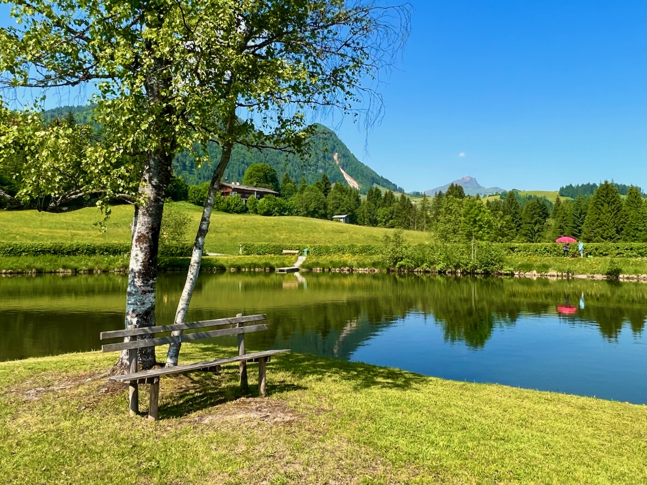 After a day full of hikes and experiences, we first went to the idyllic Lauchsee for an hour to swim and relax. Travel Report Fieberbrunn Pillerseetal experiences tips sights activities
