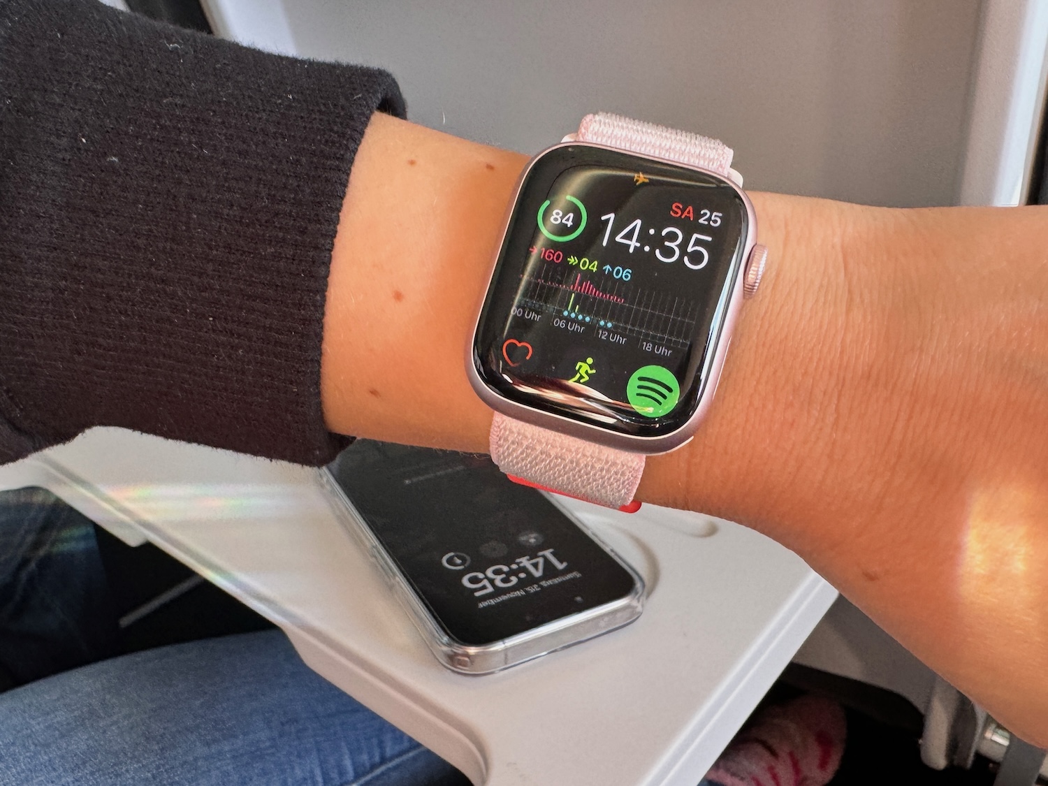 The bright display is also impressive - the smartwatch is very easy to read even in strong sunlight and bright environments. Photo: Sascha Tegtmeyer