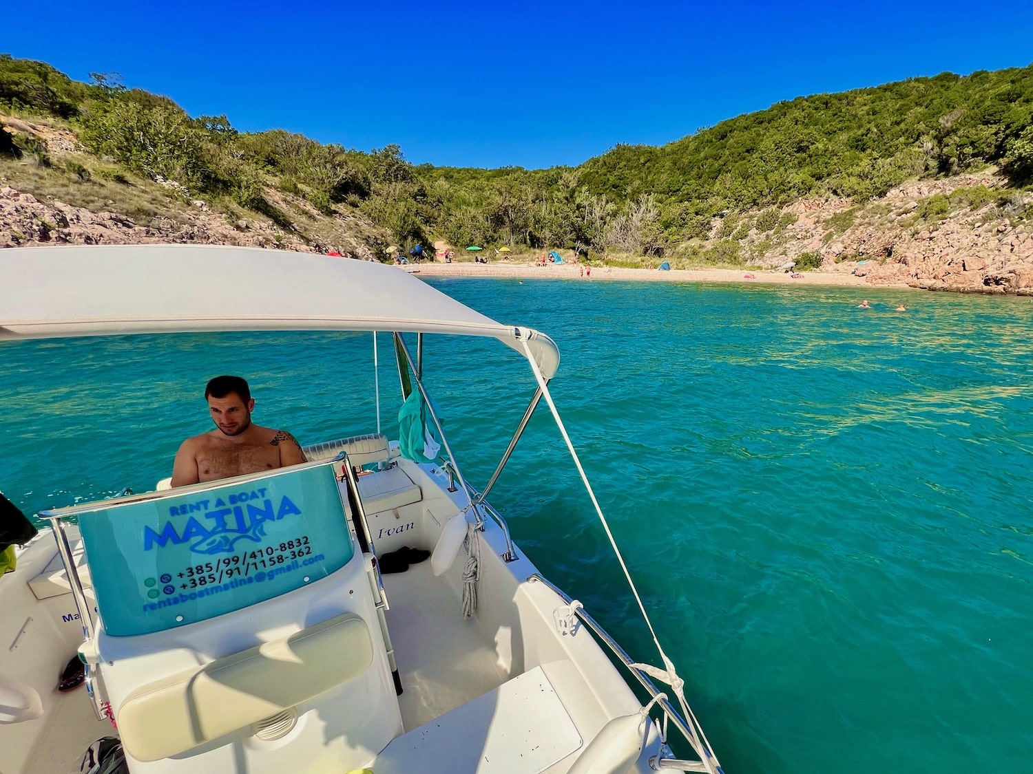 Head to remote shores on a boat tour around the island. Photo: Sascha Tegtmeyer Travel report Krk tips experiences experience report