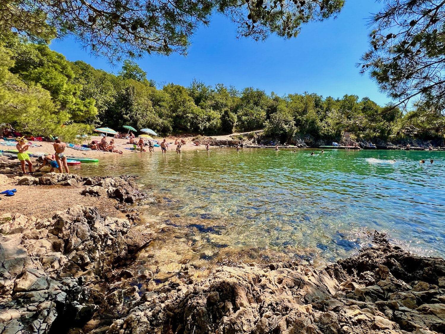 The beaches on Krk are often small bays with crystal clear water and pebble beaches. Photo: Sascha Tegtmeyer Travel report Krk tips experiences experience report