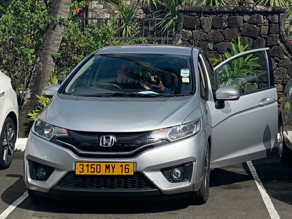 Rental car in Mauritius – my tips & experiences I hesitated a bit when I booked the rental car before my vacation in Mauritius. Should I really drive on a tropical and exotic island in the middle of the Indian Ocean? Isn't the traffic there way too stressful and dangerous? Luckily, I got over my concerns and booked a rental car in Mauritius. In my experience report I have put together my findings, recommendations and tips for you.