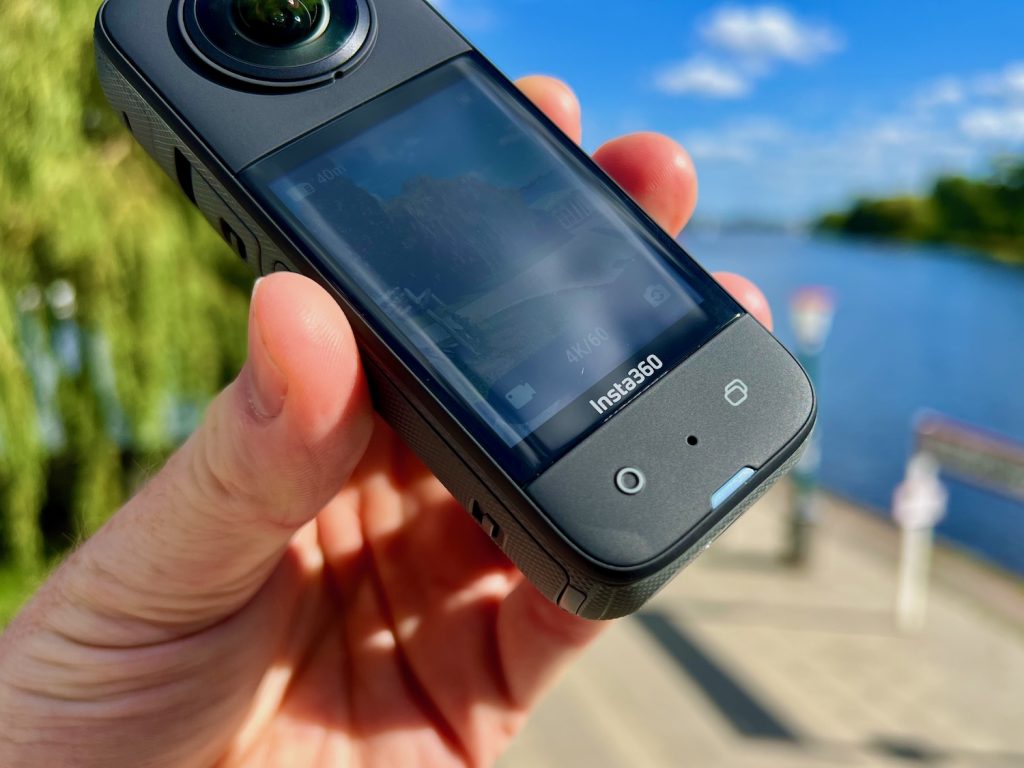 The Insta360 X§ can be operated using buttons or by voice. Insta360 X3 test experiences Photo: Sascha Tegtmeyer