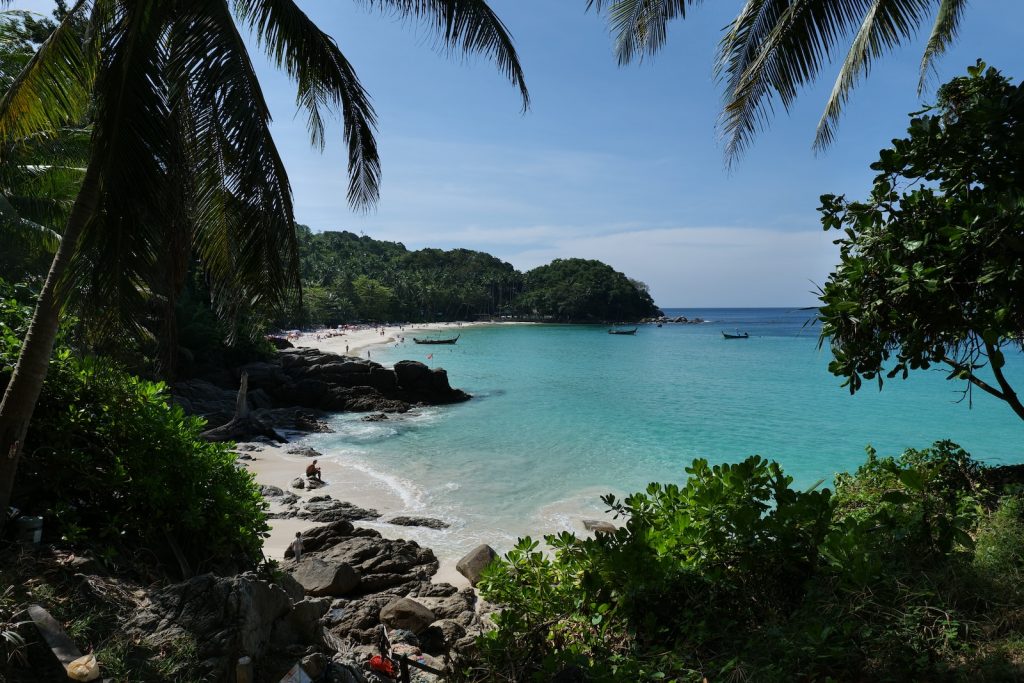 Freedom Beach Phuket est également une très belle et petite plage, située au sud de Patong et au nord de Karon.