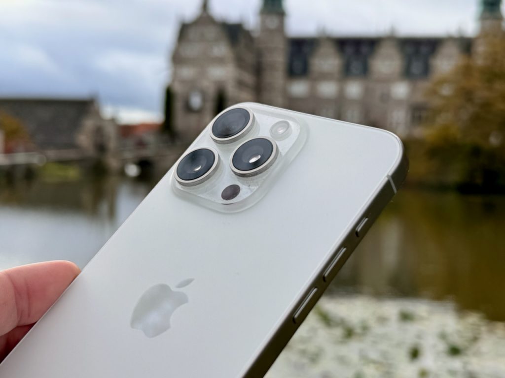 Une pièce de design industriel réussie - l'iPhone 15 Pro (Max) a le potentiel de devenir une icône - tout comme l'iPhone 4 et l'iPhone X. Photo : Sascha Tegtmeyer Expériences de test de l'iPhone 15 Pro Max