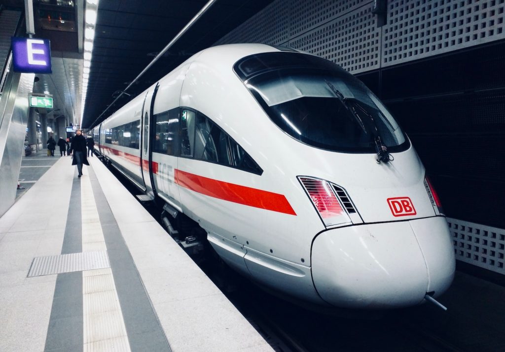 Viaggiare in auto o in treno: le destinazioni di viaggio dell’Europa centrale possono essere facilmente raggiunte in treno.