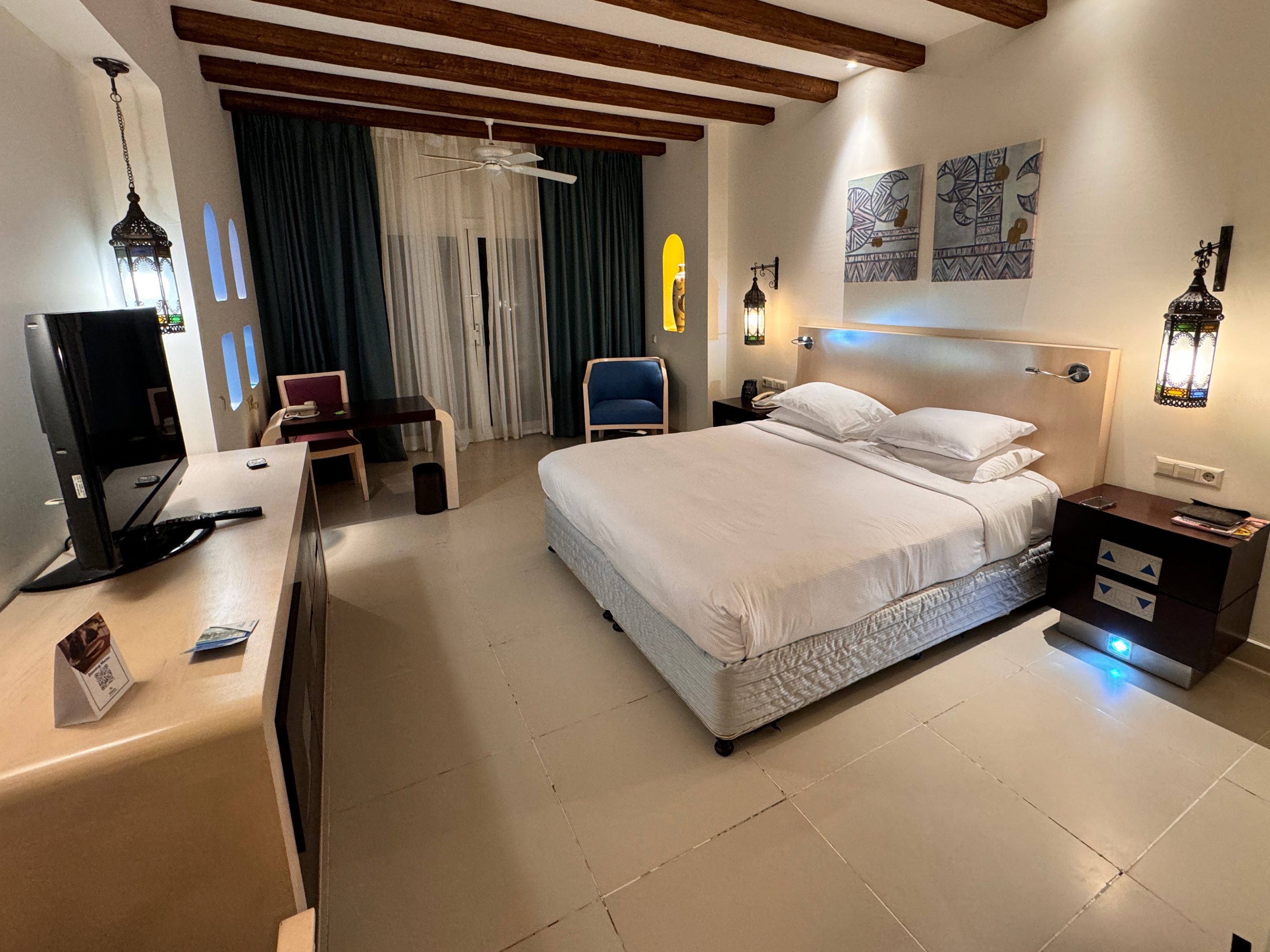The room was spacious and decorated in a traditional style - we were only there for the night anyway. Photo: Sascha Tegtmeyer Hilton Marsa Alam Nubian Resort Experiences Reviews
