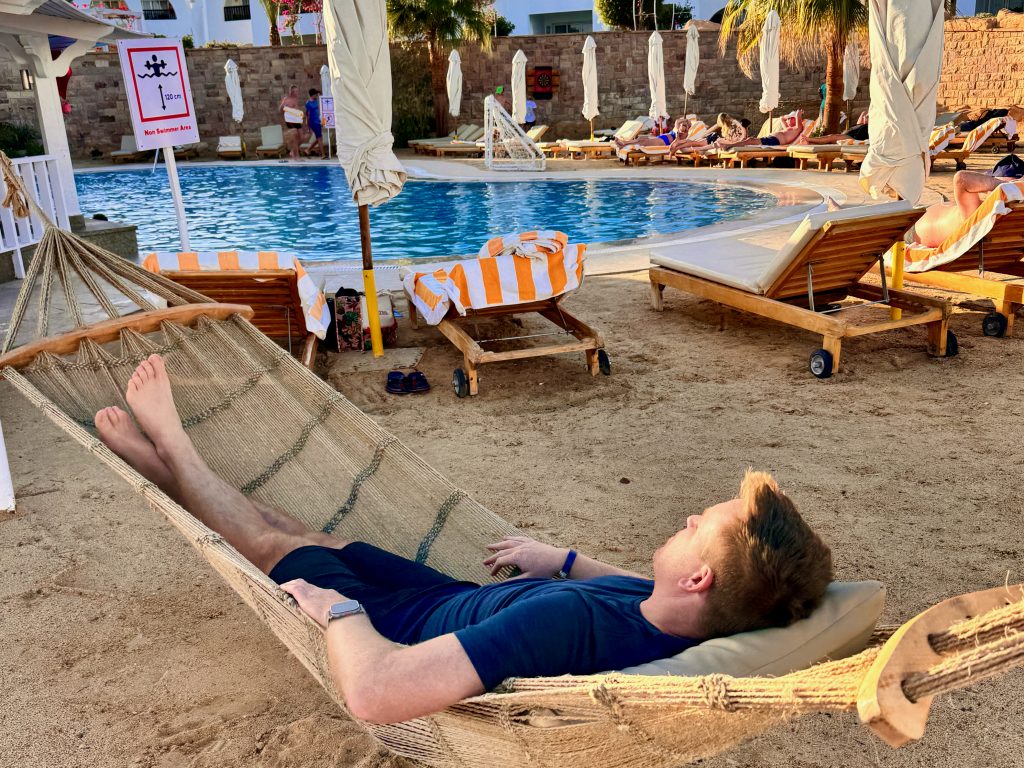 The sand pool is heated in winter. We liked it best, but it is also the most crowded. Photo: Sascha Tegtmeyer Hilton Marsa Alam Nubian Resort Experiences Reviews