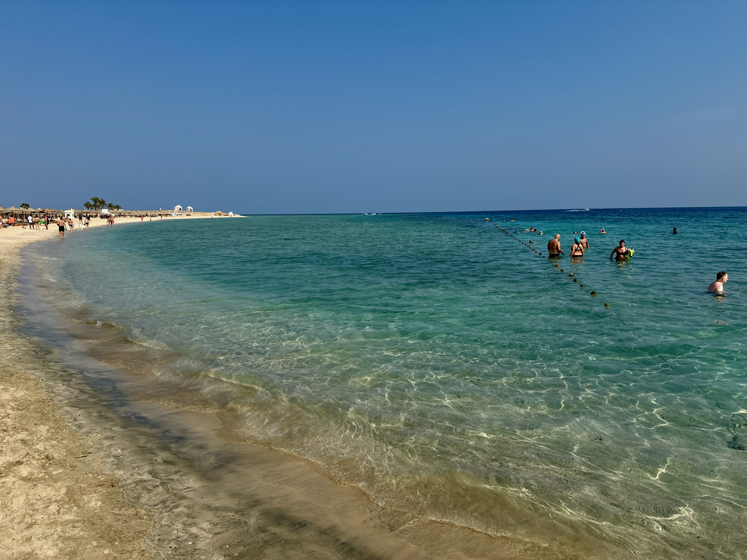 If you want to snorkel, bathe and swim, you have to walk about 200 meters from Hilton Beach to the swimming area. But the journey is worth it! Photo: Sascha Tegtmeyer Hilton Marsa Alam Nubian Resort Experiences Reviews