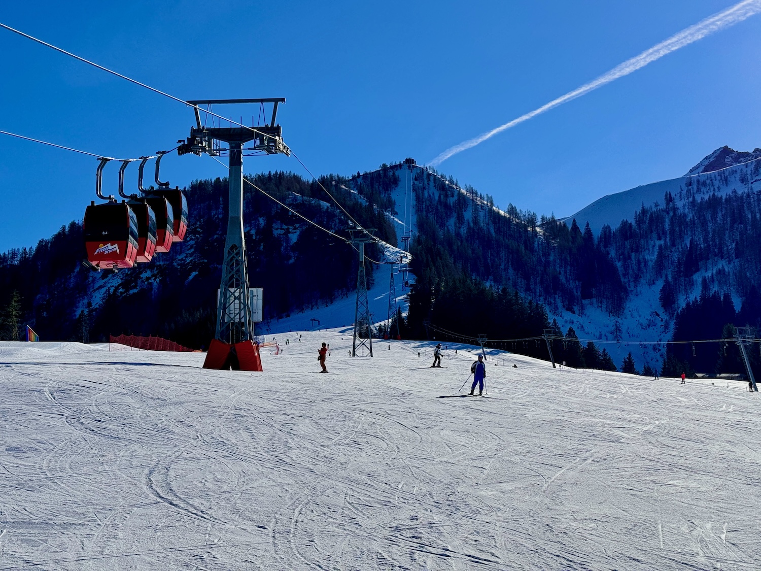 La grande piste pour skieurs débutants et avancés de Fieberbrunn commence à Streuboden – nous y avons beaucoup pratiqué. Séjour au ski à Fieberbrunn Vacances d'hiver Rapport de voyage Rapport d'expériences Photo: Sascha Tegtmeyer