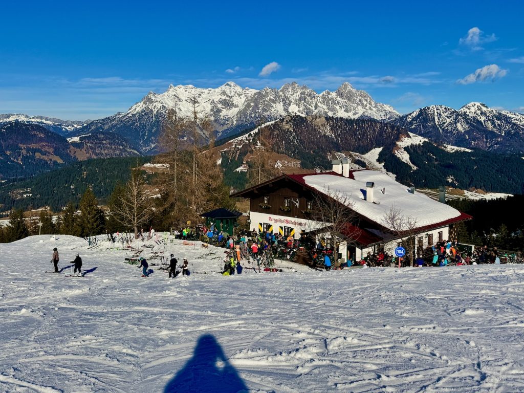 A long drag lift runs from Streuboden to the Wildalpgatterl - where the long blue piste begins. Photo: Sascha Tegtmeyer ski vacation in Fieberbrunn winter vacation travel report experience report experiences
